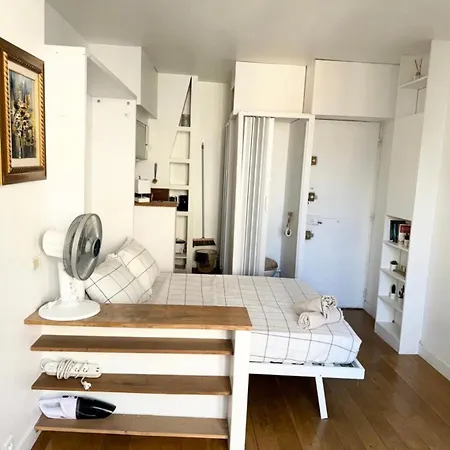Pantheon Apartment *